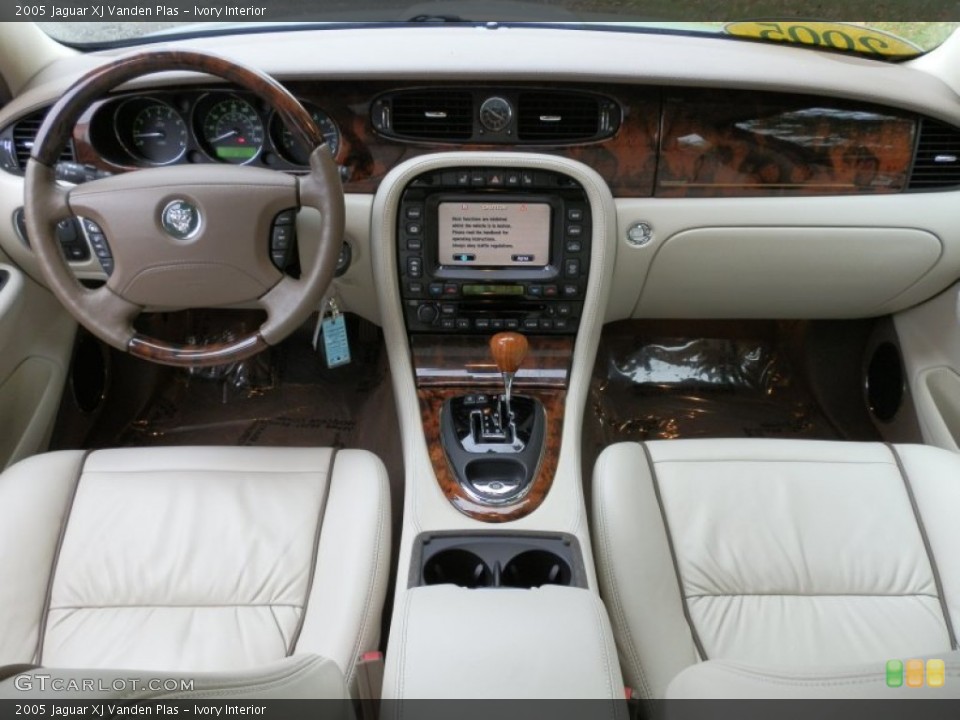 Ivory Interior Dashboard for the 2005 Jaguar XJ Vanden Plas #72671215