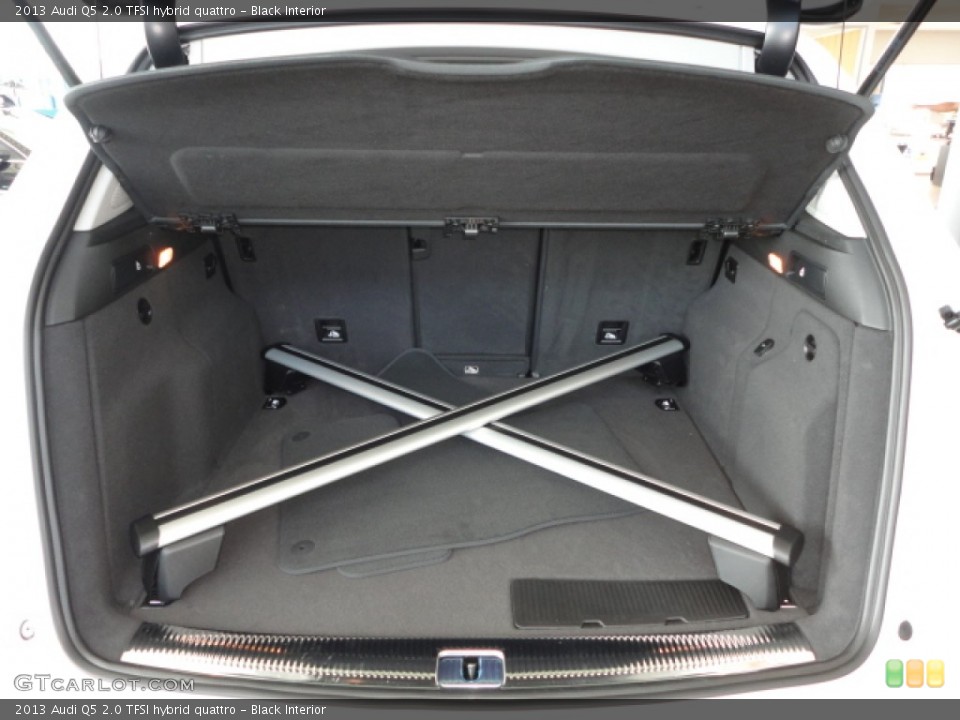 Black Interior Trunk for the 2013 Audi Q5 2.0 TFSI hybrid quattro #72674535