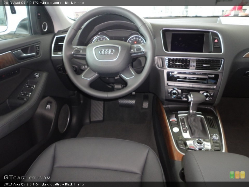 Black Interior Dashboard for the 2013 Audi Q5 2.0 TFSI hybrid quattro #72674599