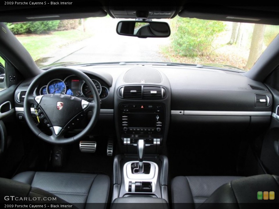 Black Interior Dashboard for the 2009 Porsche Cayenne S #72674704