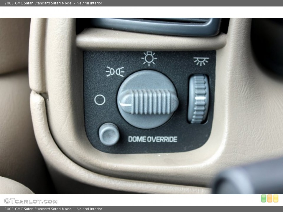 Neutral Interior Controls for the 2003 GMC Safari  #72679510