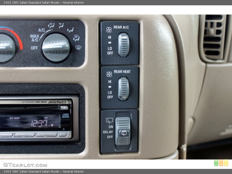 Neutral Interior Controls for the 2003 GMC Safari  #72679604