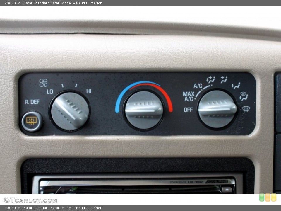 Neutral Interior Controls for the 2003 GMC Safari  #72679642