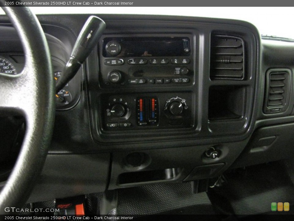 Dark Charcoal Interior Controls for the 2005 Chevrolet Silverado 2500HD LT Crew Cab #72693994
