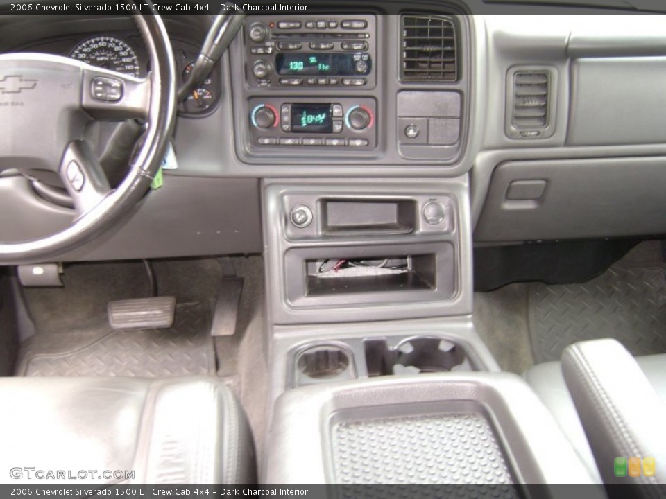 Dark Charcoal Interior Dashboard for the 2006 Chevrolet Silverado 1500 LT Crew Cab 4x4 #72699256