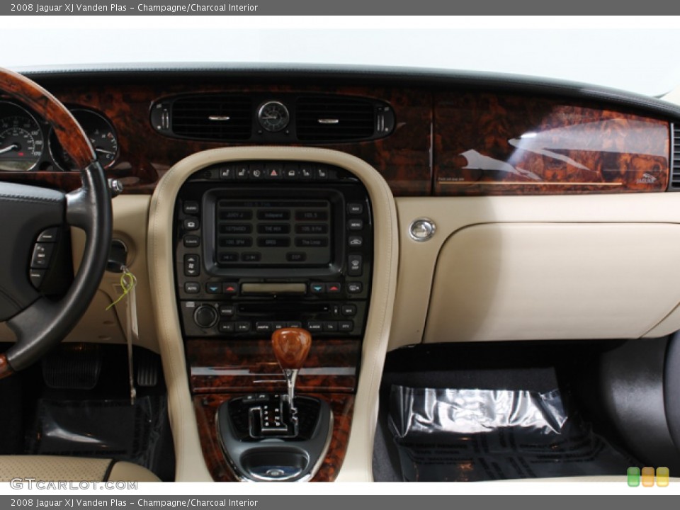 Champagne/Charcoal Interior Controls for the 2008 Jaguar XJ Vanden Plas #72713810