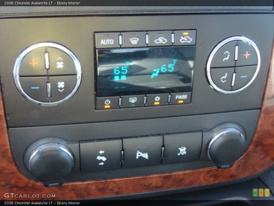 Ebony Interior Controls for the 2008 Chevrolet Avalanche LT #72735233