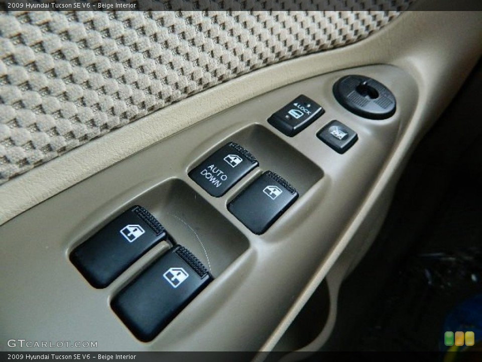 Beige Interior Controls for the 2009 Hyundai Tucson SE V6 #72743922
