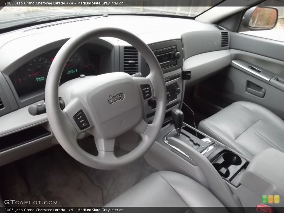 Medium Slate Gray Interior Photo for the 2005 Jeep Grand Cherokee Laredo 4x4 #72752633