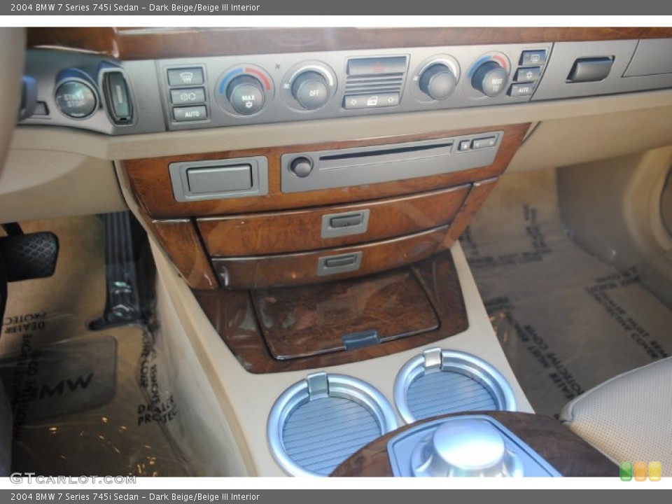 Dark Beige/Beige III Interior Controls for the 2004 BMW 7 Series 745i Sedan #72754674