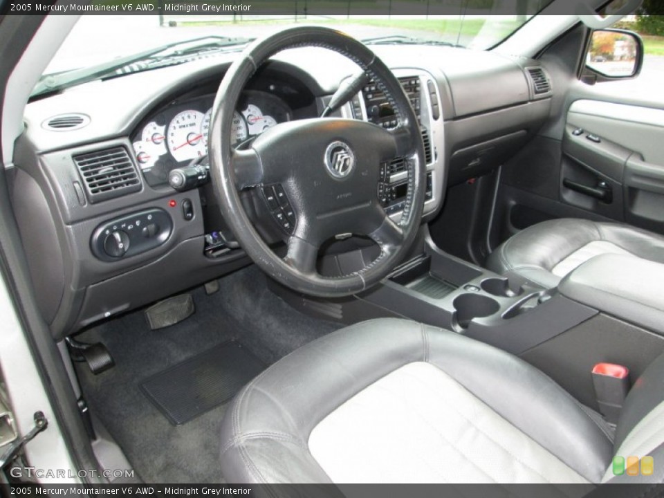 Midnight Grey 2005 Mercury Mountaineer Interiors