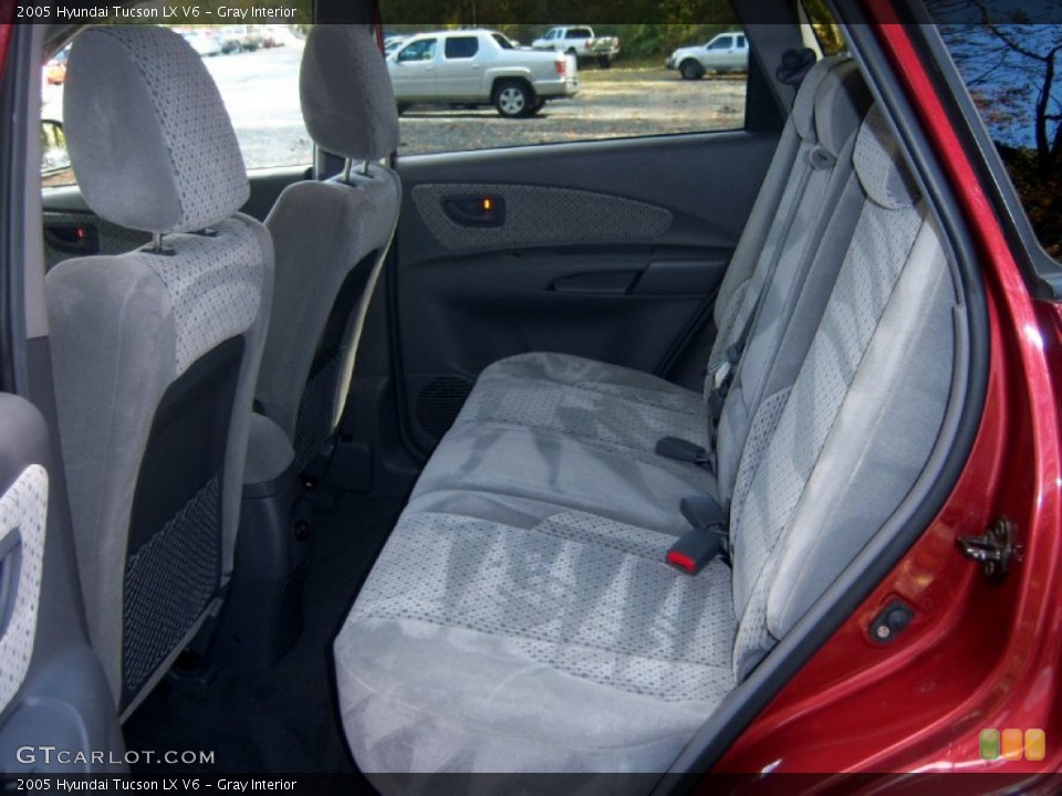 Gray Interior Rear Seat for the 2005 Hyundai Tucson LX V6 #72776510