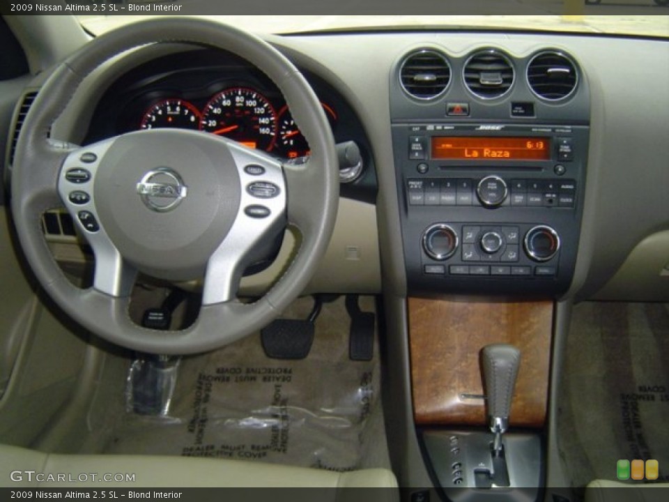 Blond Interior Dashboard for the 2009 Nissan Altima 2.5 SL #72840177