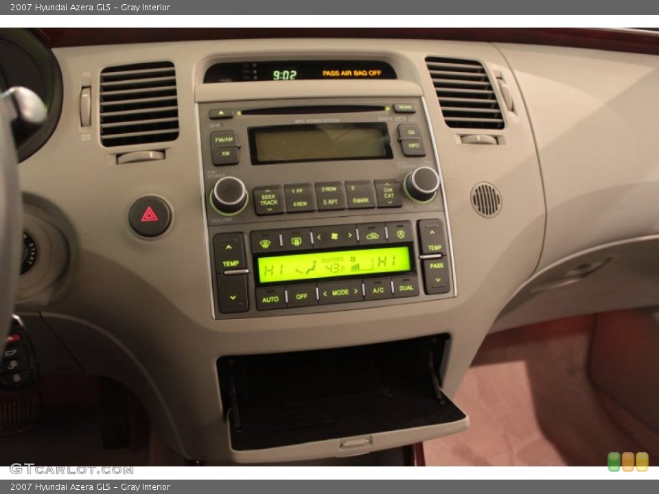 Gray Interior Controls for the 2007 Hyundai Azera GLS #72873936