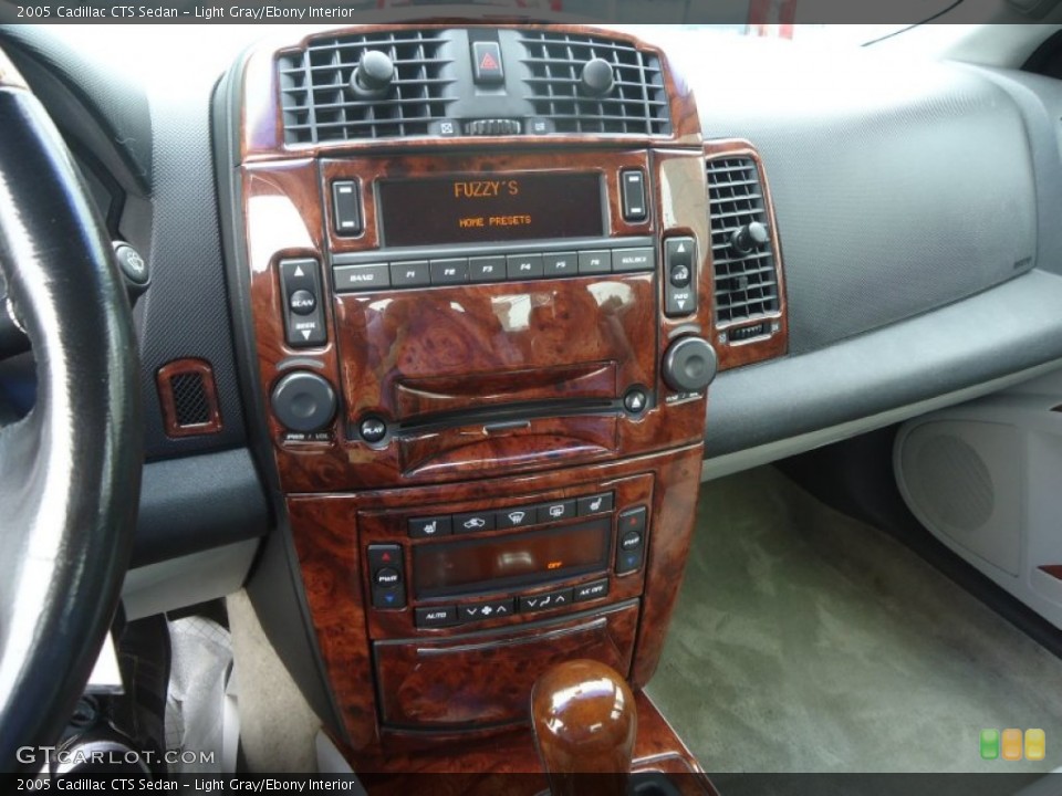 Light Gray/Ebony Interior Controls for the 2005 Cadillac CTS Sedan #72909211
