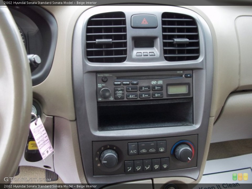 Beige Interior Controls for the 2002 Hyundai Sonata  #72922904