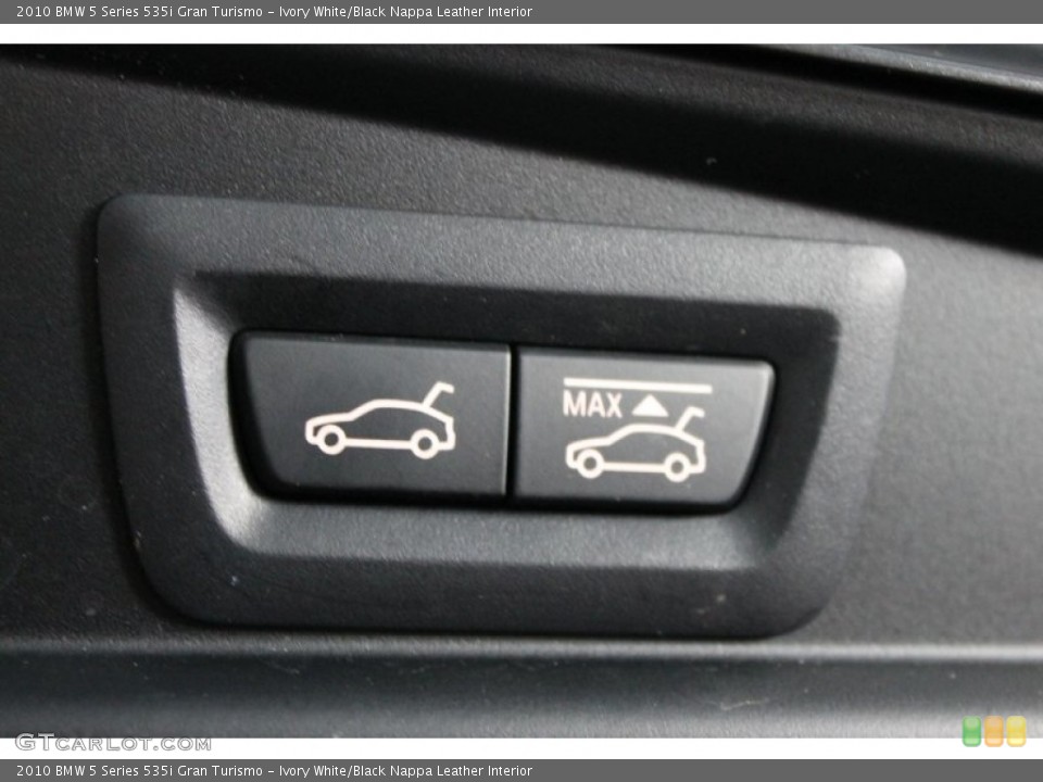 Ivory White/Black Nappa Leather Interior Controls for the 2010 BMW 5 Series 535i Gran Turismo #72931983
