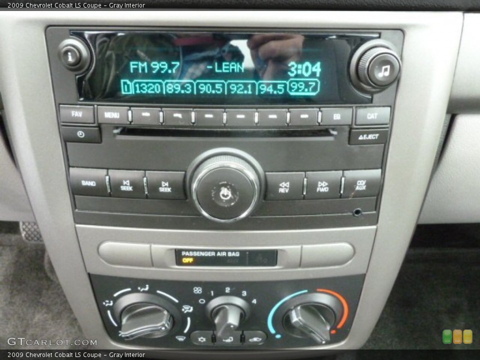 Gray Interior Controls for the 2009 Chevrolet Cobalt LS Coupe #72959178