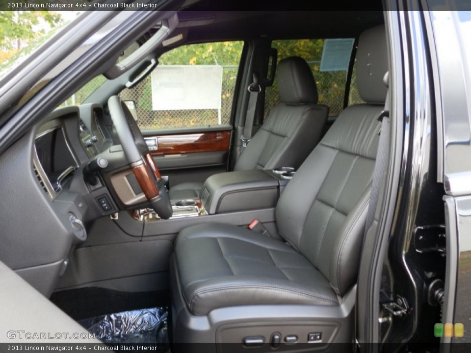 Charcoal Black Interior Photo for the 2013 Lincoln Navigator 4x4 #72969672