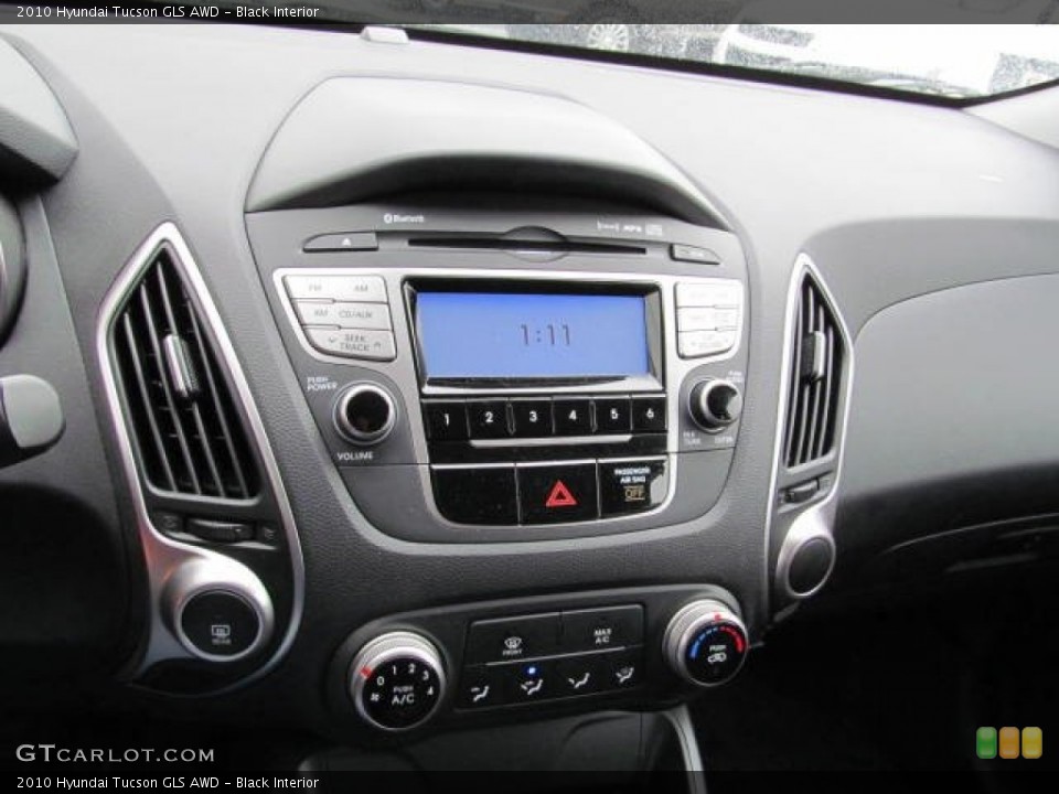 Black Interior Controls for the 2010 Hyundai Tucson GLS AWD #72973449