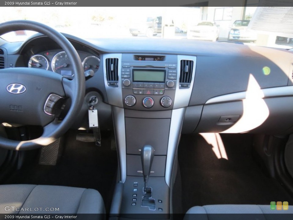 Gray Interior Controls for the 2009 Hyundai Sonata GLS #72974481