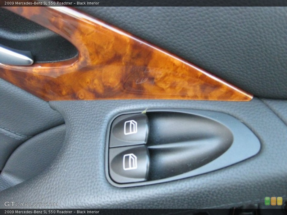 Black Interior Controls for the 2009 Mercedes-Benz SL 550 Roadster #72975754