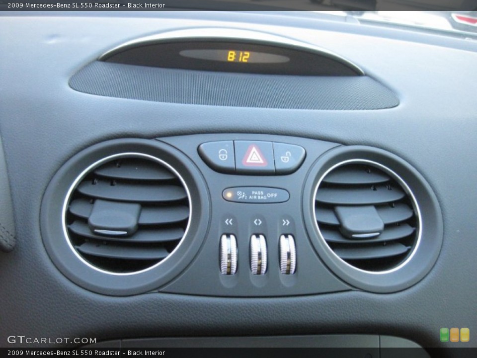 Black Interior Controls for the 2009 Mercedes-Benz SL 550 Roadster #72975876