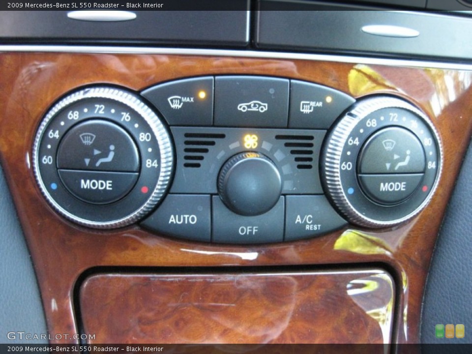 Black Interior Controls for the 2009 Mercedes-Benz SL 550 Roadster #72975894
