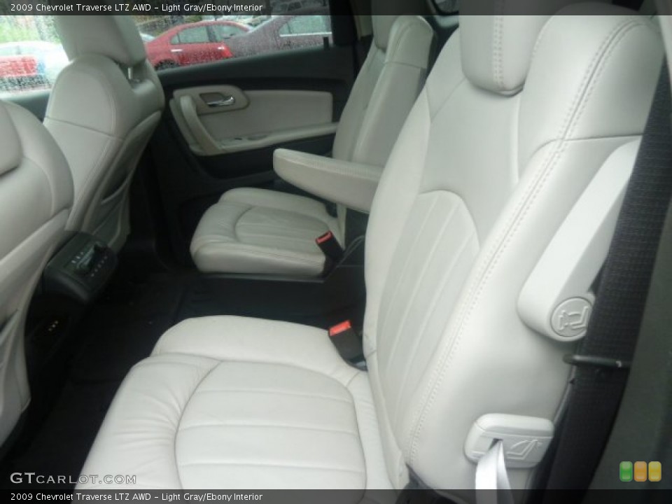 Light Gray/Ebony Interior Rear Seat for the 2009 Chevrolet Traverse LTZ AWD #72979608