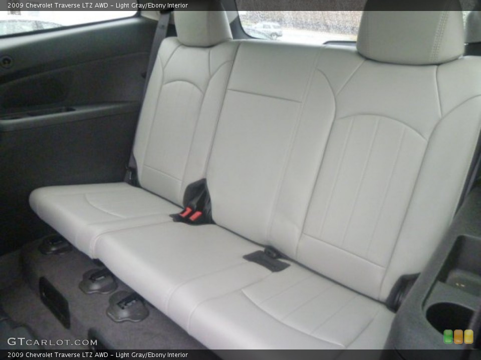 Light Gray/Ebony Interior Rear Seat for the 2009 Chevrolet Traverse LTZ AWD #72979629