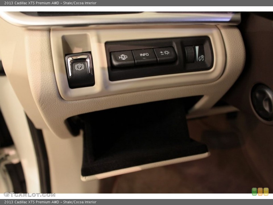 Shale/Cocoa Interior Controls for the 2013 Cadillac XTS Premium AWD #72987243
