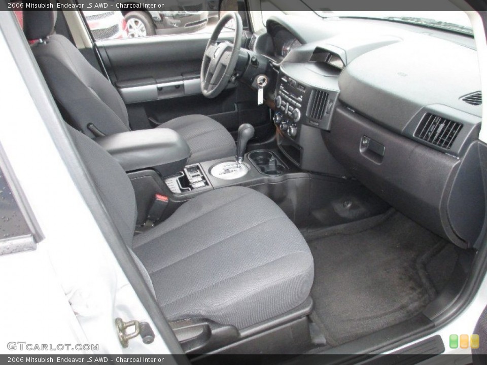 Charcoal Interior Photo for the 2006 Mitsubishi Endeavor LS AWD #72988055