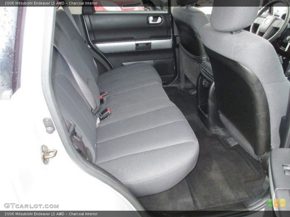 Charcoal 2006 Mitsubishi Endeavor Interiors