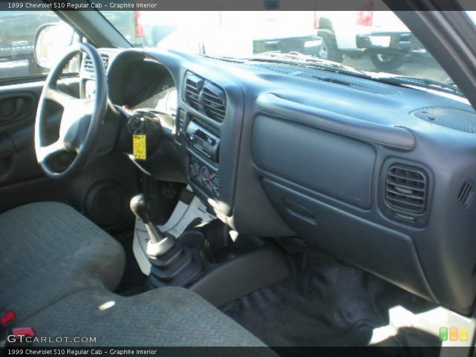 Graphite Interior Dashboard for the 1999 Chevrolet S10 Regular Cab #72999031