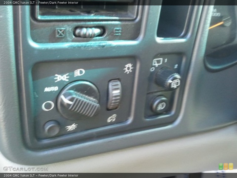 Pewter/Dark Pewter Interior Controls for the 2004 GMC Yukon SLT #73001607