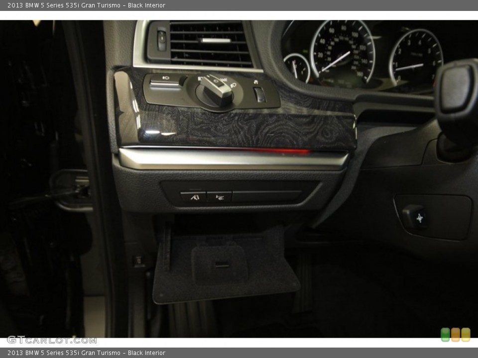 Black Interior Controls for the 2013 BMW 5 Series 535i Gran Turismo #73020760