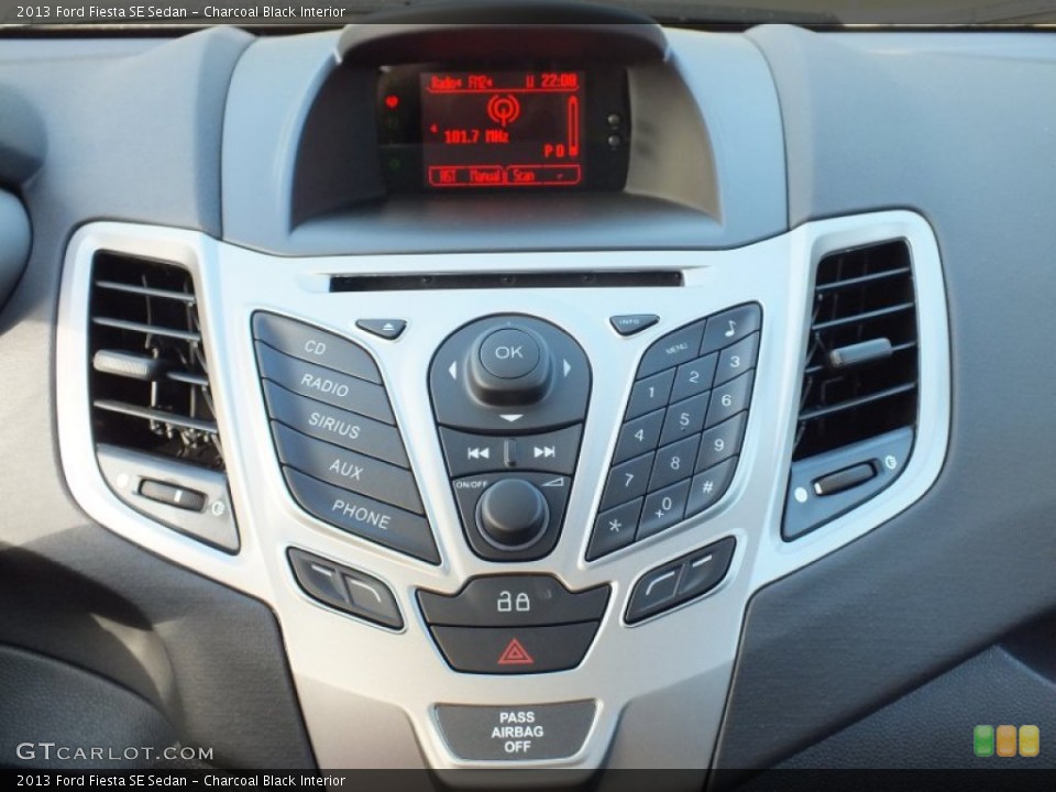Charcoal Black Interior Controls for the 2013 Ford Fiesta SE Sedan #73022551