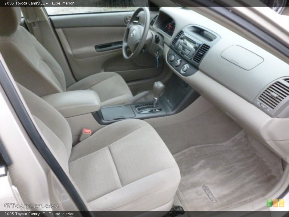 Taupe Interior Photo for the 2005 Toyota Camry LE #73030990