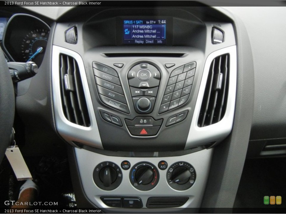 Charcoal Black Interior Controls for the 2013 Ford Focus SE Hatchback #73055814