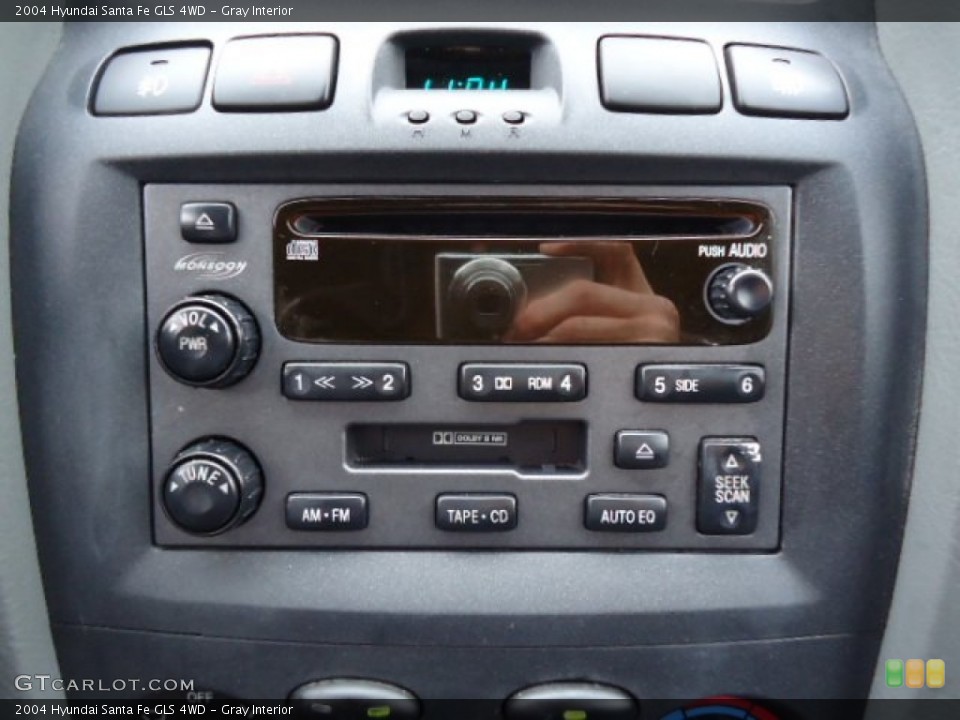 Gray Interior Audio System for the 2004 Hyundai Santa Fe GLS 4WD #73082535