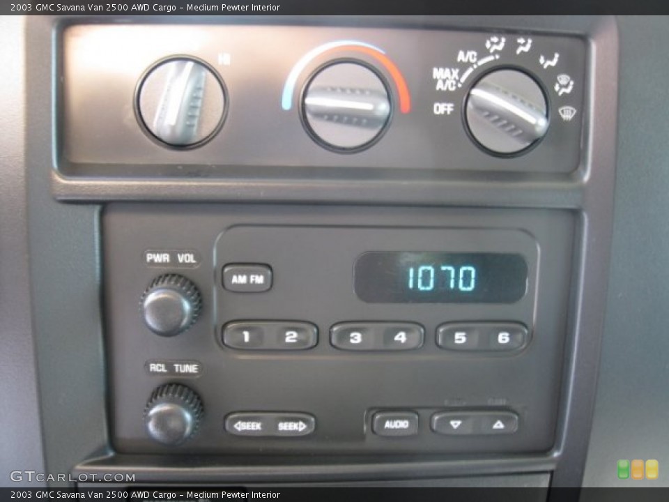 Medium Pewter Interior Controls for the 2003 GMC Savana Van 2500 AWD Cargo #73087569