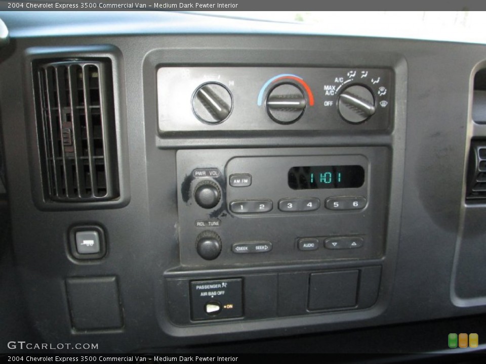 Medium Dark Pewter Interior Controls for the 2004 Chevrolet Express 3500 Commercial Van #73104328