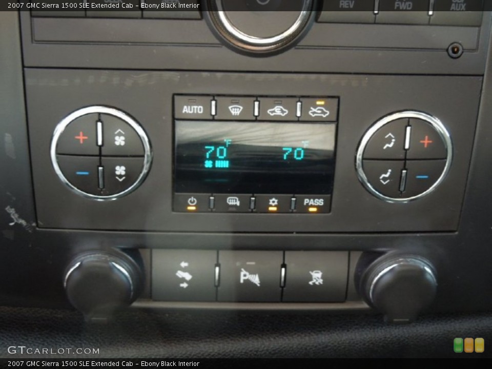 Ebony Black Interior Controls for the 2007 GMC Sierra 1500 SLE Extended Cab #73107216
