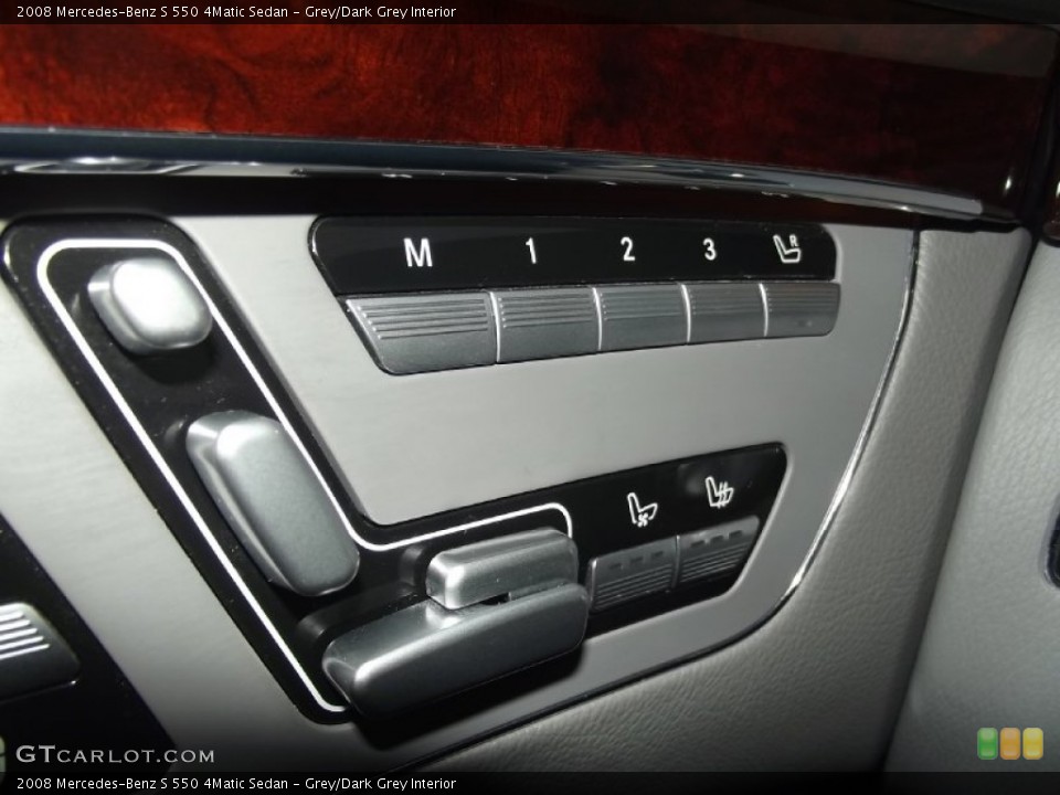 Grey/Dark Grey Interior Controls for the 2008 Mercedes-Benz S 550 4Matic Sedan #73108372