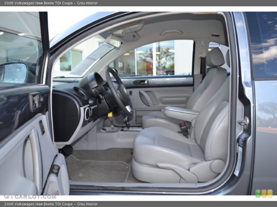 Grey Interior Photo for the 2006 Volkswagen New Beetle TDI Coupe #73117722