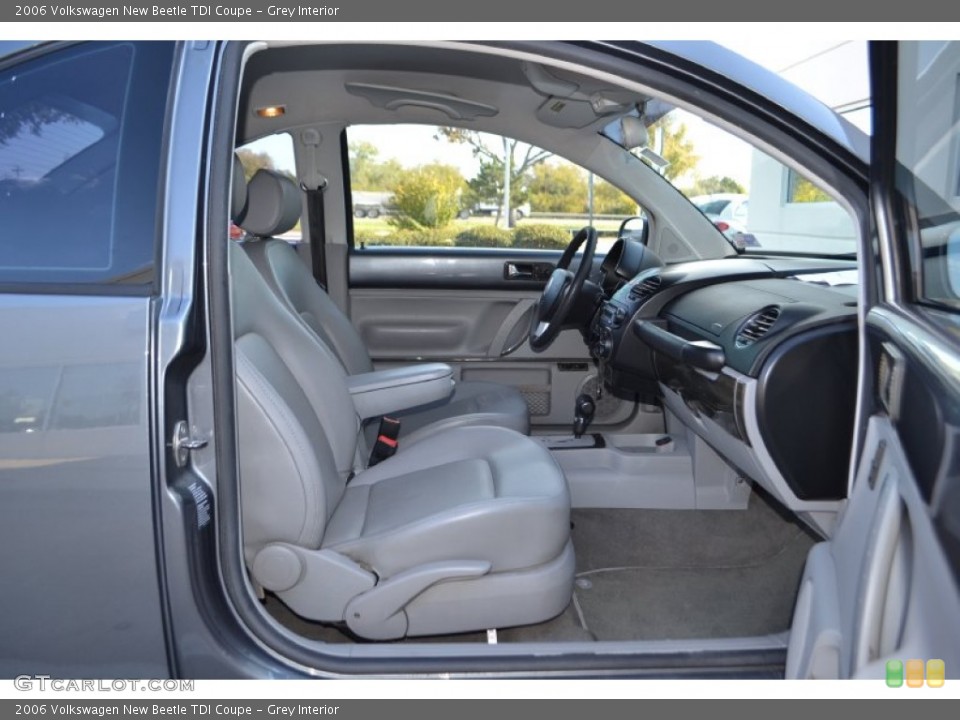 Grey Interior Photo for the 2006 Volkswagen New Beetle TDI Coupe #73117746