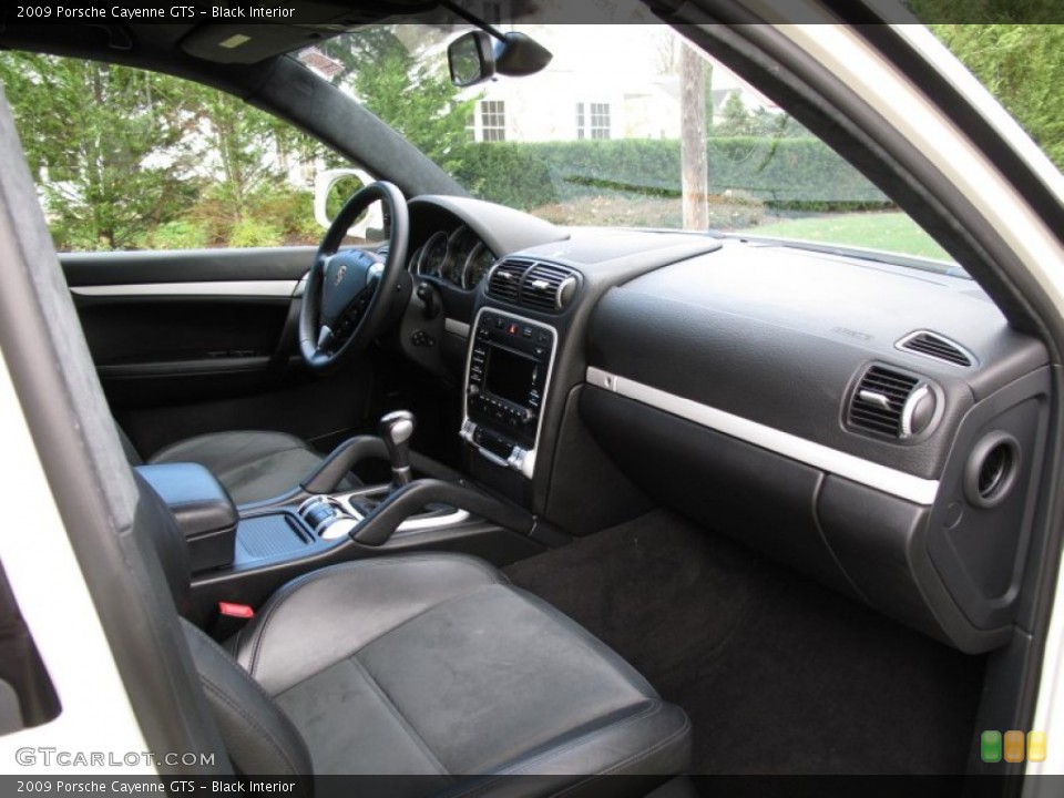 Black Interior Dashboard for the 2009 Porsche Cayenne GTS #73120530