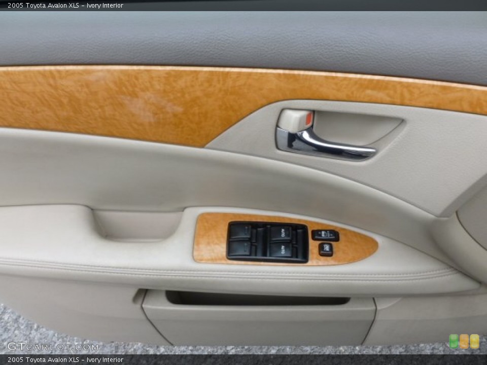Ivory Interior Door Panel for the 2005 Toyota Avalon XLS #73132512