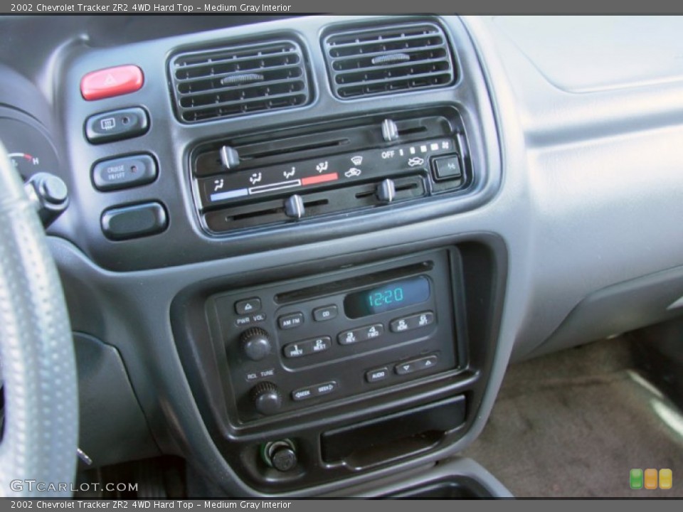 Medium Gray Interior Controls for the 2002 Chevrolet Tracker ZR2 4WD Hard Top #73140312