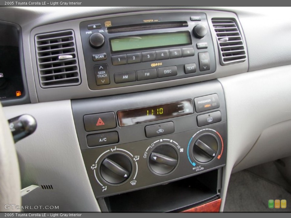 Light Gray Interior Controls for the 2005 Toyota Corolla LE #73140744